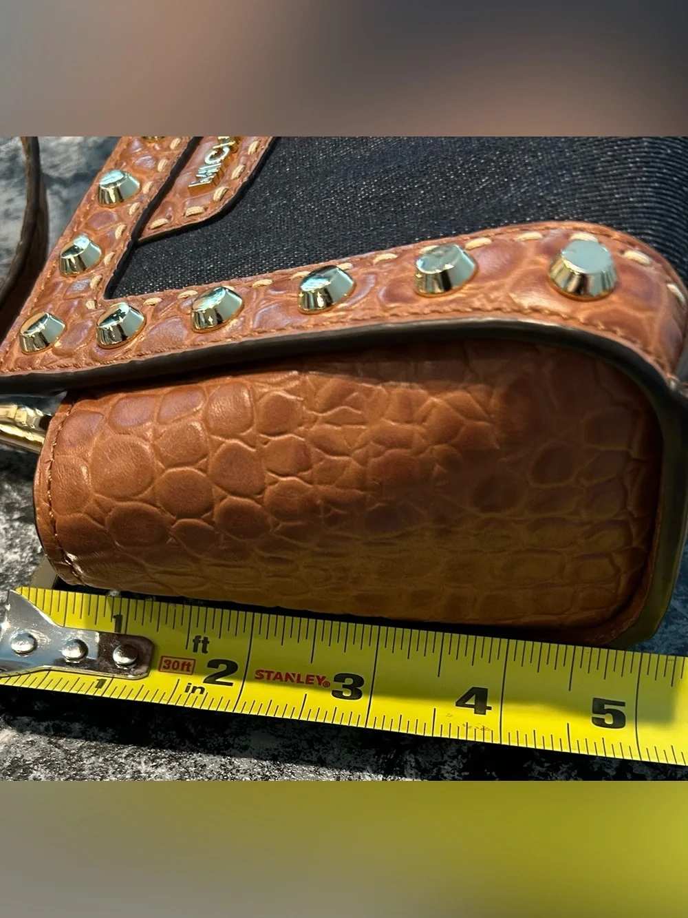 Michael Kors Selma Mini Messenger (style number 32S4GLKC1U)